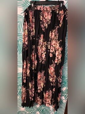 Vintage 90’s Express Black Floral Pleated Skirt with Pink and Mauve Blooms Sz M